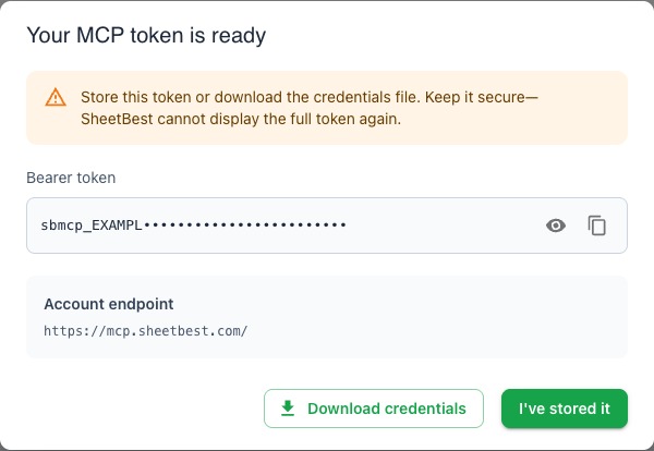 Diálogo de token MCP de un solo uso, con el token oculto y la opción de descargar credenciales.